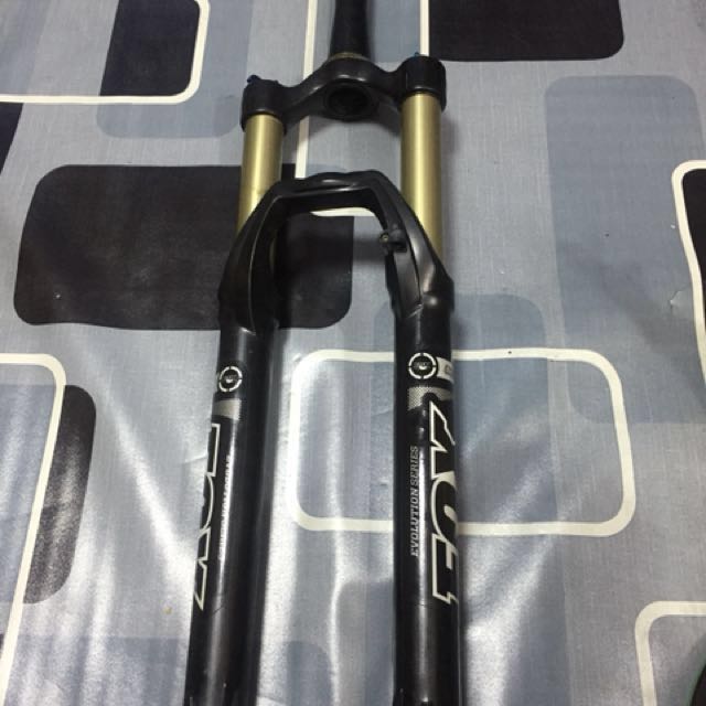 Fox Float Evolution Series 32 (Category: Bicycles) located in Singapore. Submitted by eunicbikes (Listing ID 145996573, Image 3). Description: Fox FLOAT 32 27.5 150mm CTD 15QR .