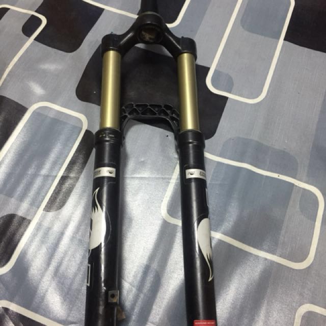 Fox Float Evolution Series 32 (Category: Bicycles) located in Singapore. Submitted by eunicbikes (Listing ID 145996573, Image 1). Description: Fox FLOAT 32 27.5 150mm CTD 15QR .