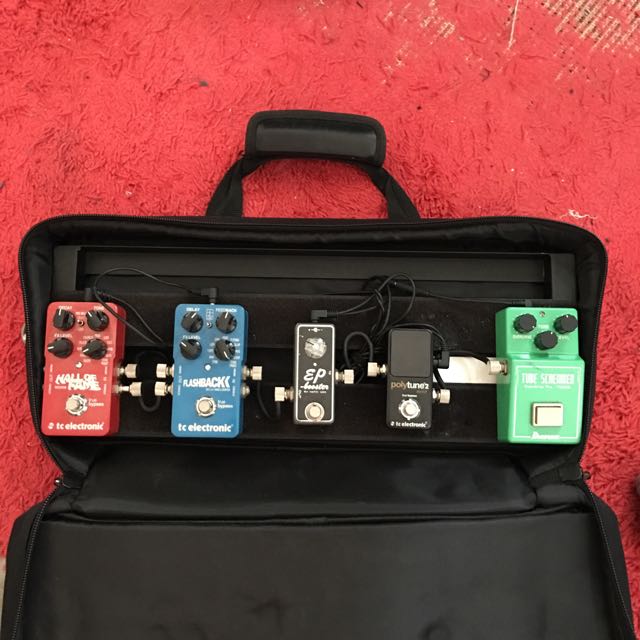 Full pedalboard with volto battery, Hobbies & Toys, Music & Media, Musical Instruments on Carousell