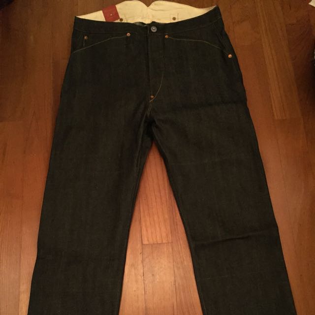 Levis pantaloons on sale