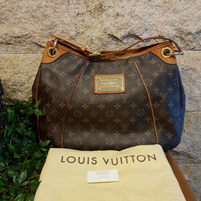 Louis Vuitton Monogram Canvas Galliera PM, Luxury, Bags & Wallets on  Carousell