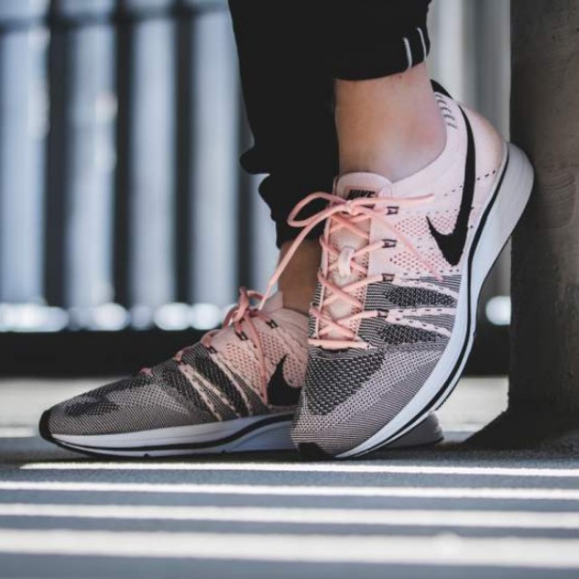 pink flyknit trainer