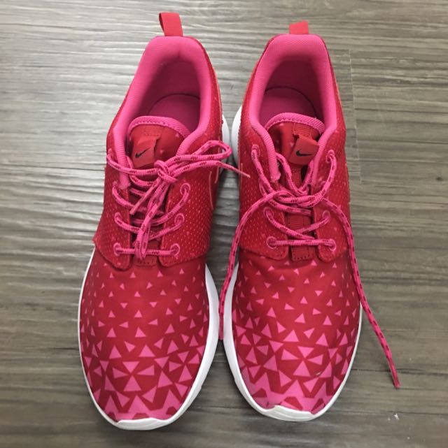 pink roshe run