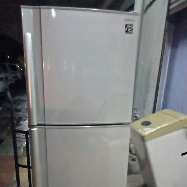Refrigerator Fridge Peti Sejuk Ais Sharp 2 Pintu Refrigerator Fridge Peti Sejuk Ais Sharp 2 Pintu