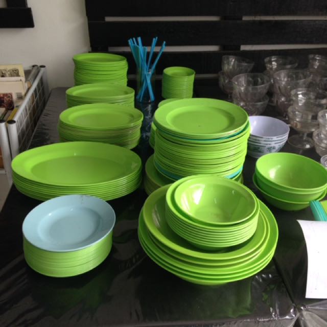 Second Hand Pinggan Mangkuk Peralatan Dapur Di Carou Tunjuk Banyak Lagi Peralatan Dapur Photo