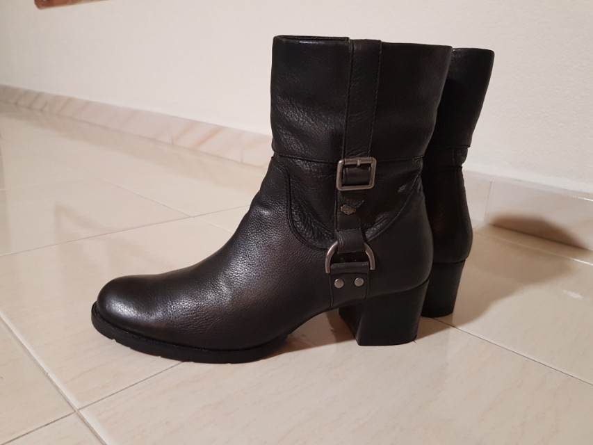 leather boots female