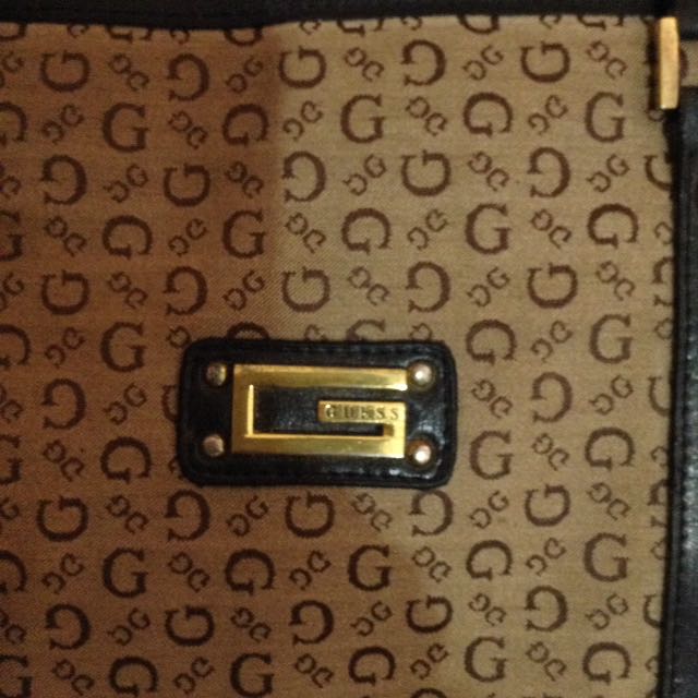 Shoulder bag guess (Category: Shoulder Bags) located in Calasiao. Submitted by matrona (Listing ID 146070599, Image 2). Description: Flaws unnoticeable can be seen to the phot .