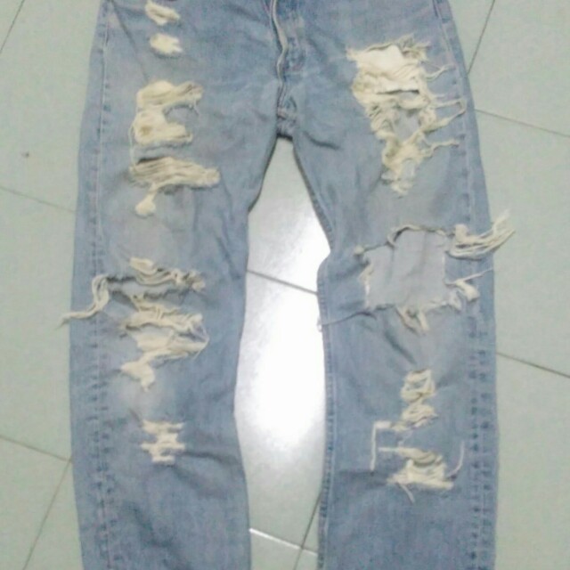 Levis damaged new arrivals jeans