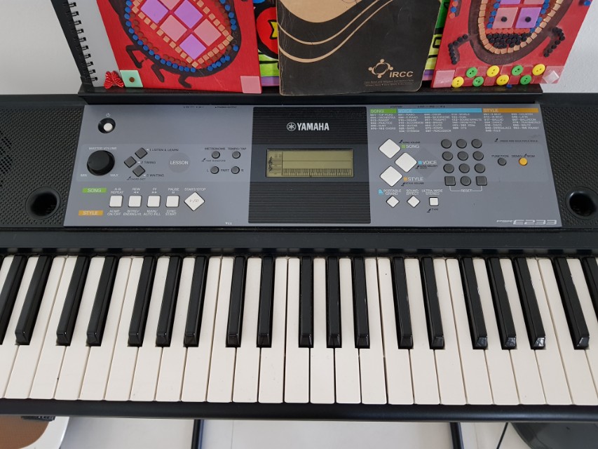 Yamaha PSR E233 Keyboard with Stand., Music & Media, Music