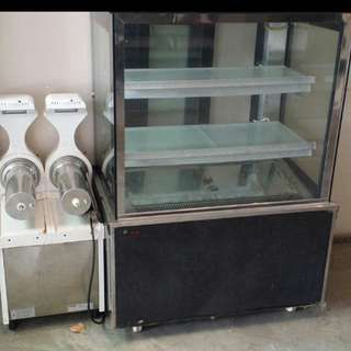Used cake chiller
