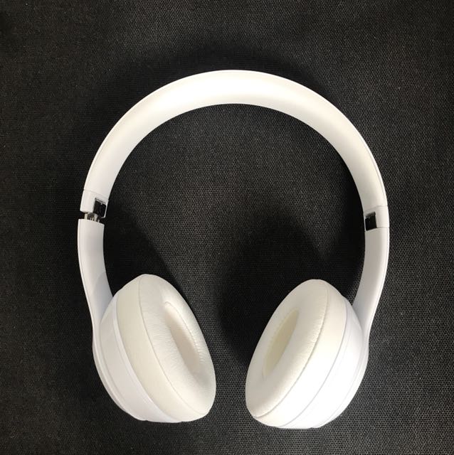Beats solo 3 gloss white best sale