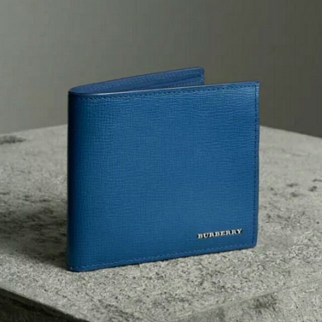 Burberry shop blue wallet