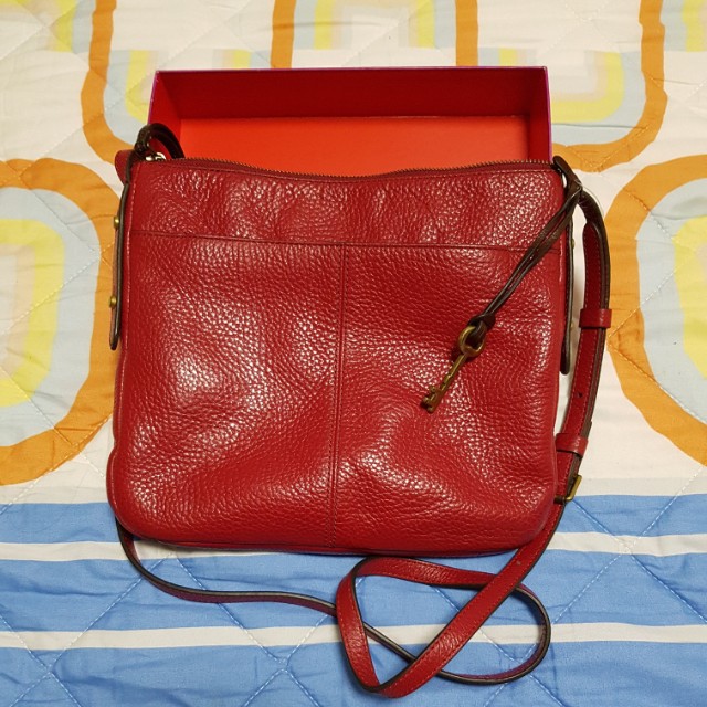 Red fossil purse hotsell