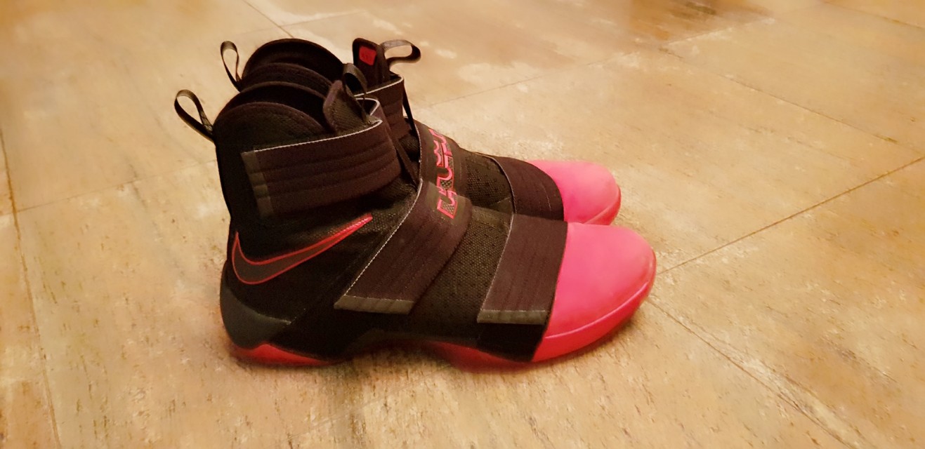 Red lebron sales soldier 10