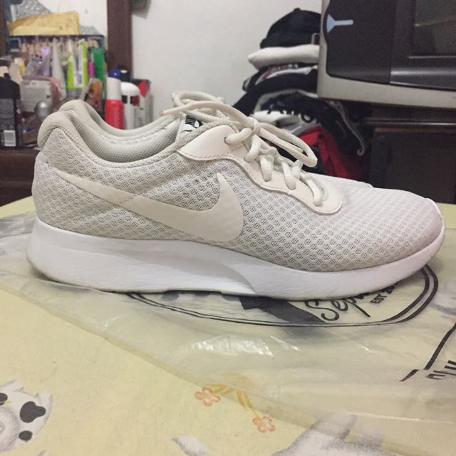 Nike tanjun full white best sale