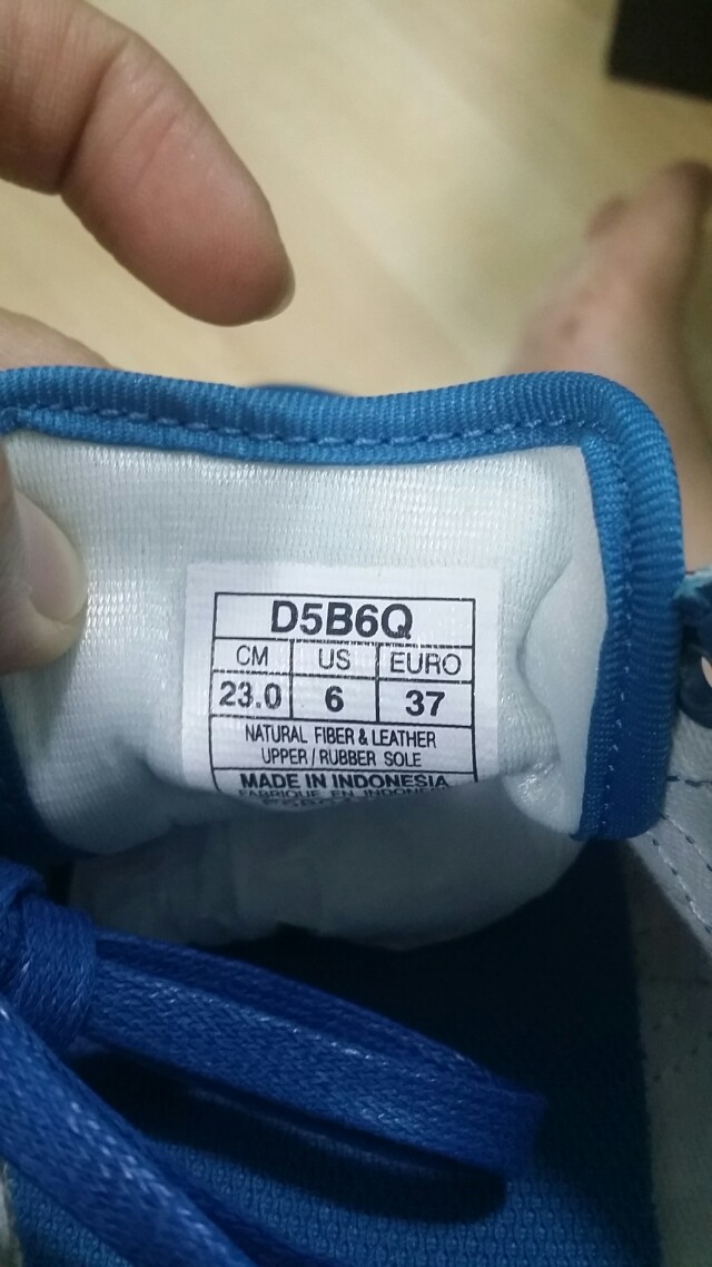 Onitsuka Tiger (Category: Sneakers) located in Singapore. Submitted by pan.jiali.18 (Listing ID 146242291, Image 3). Description: - Makumo Mexico 66 (Women) - Brand new - Never wore before - Size US6/EUR7 (refer to pic).