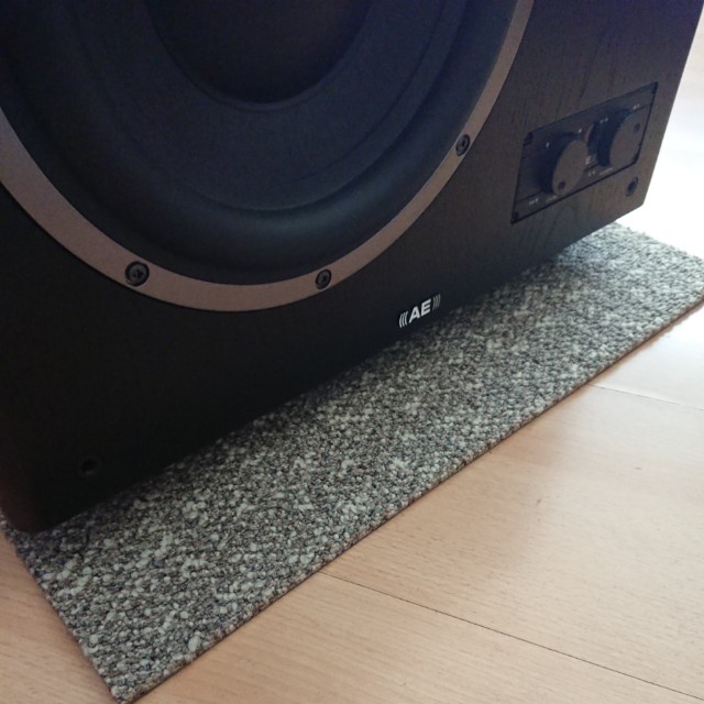 subwoofer on carpet