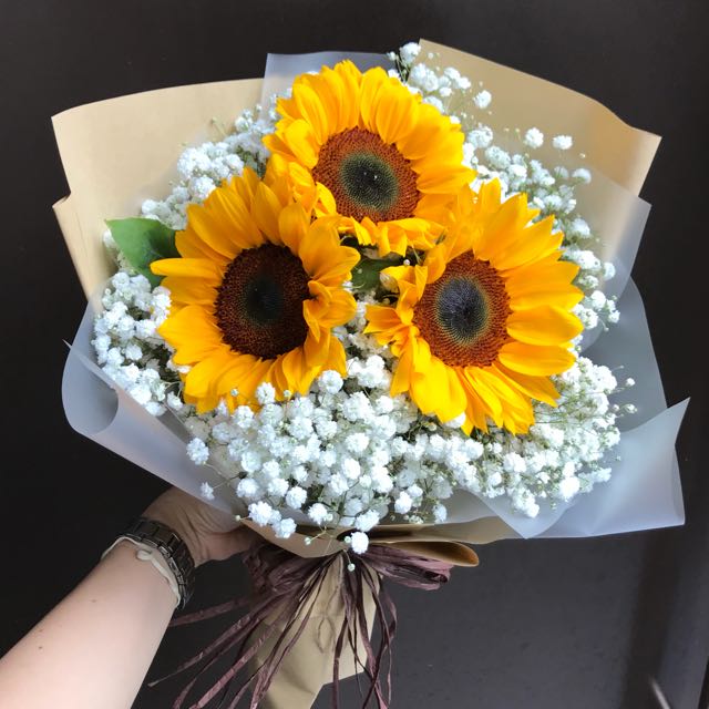 sunflower baby breath bouquet
