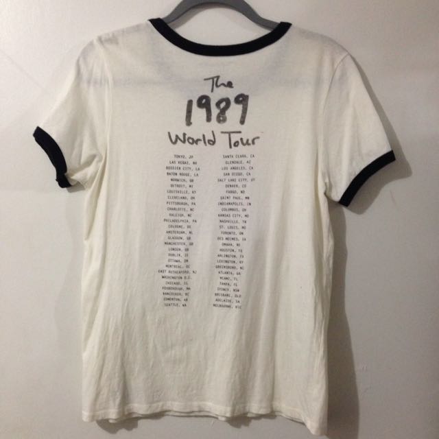 Taylor Swift 1989 tour t-shirt (Category: Clothes) located in Cambridge. Submitted by dltattri (Listing ID 146179657, Image 2). Description: Cute Taylor Swift concert tee! Size XL but fits more like a large. Worn only a few times..