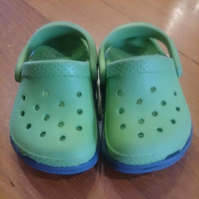 infant crocs size 2