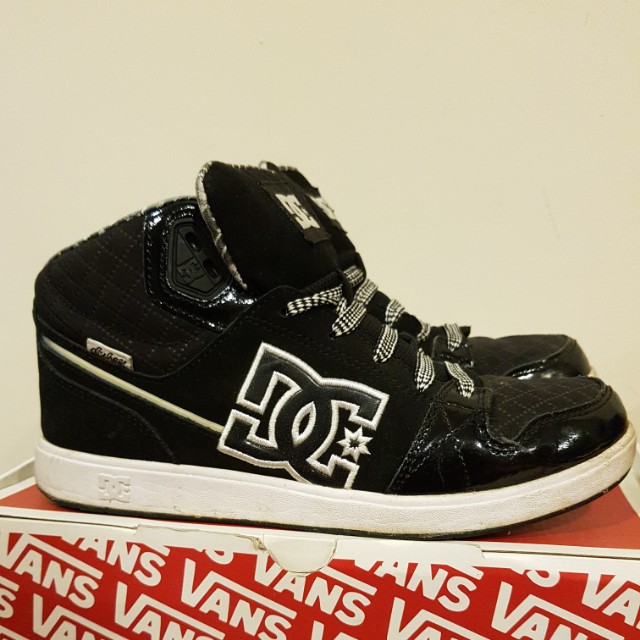 Dc skate shoes uk