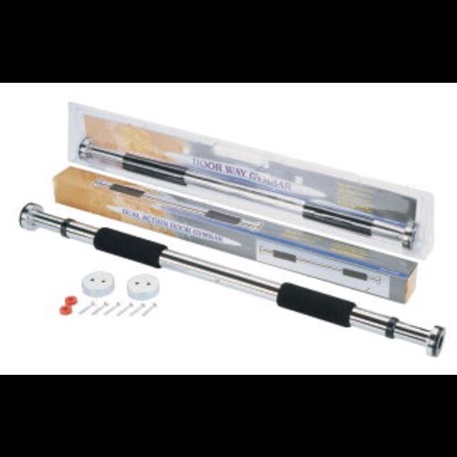 Dual action hotsell door gym bar