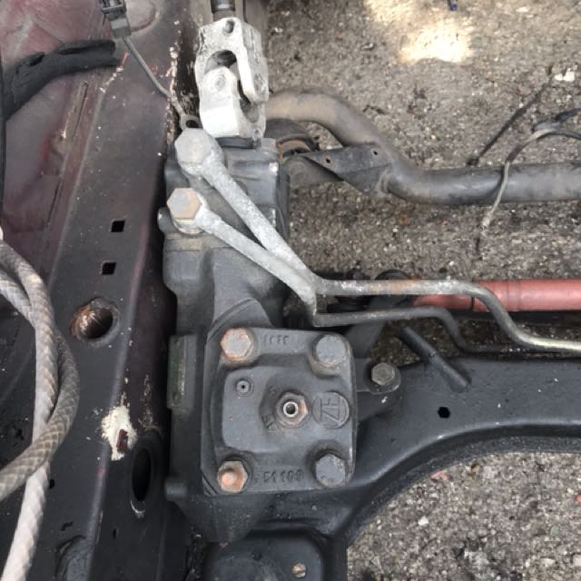 E34 steering box original, Auto Accessories on Carousell