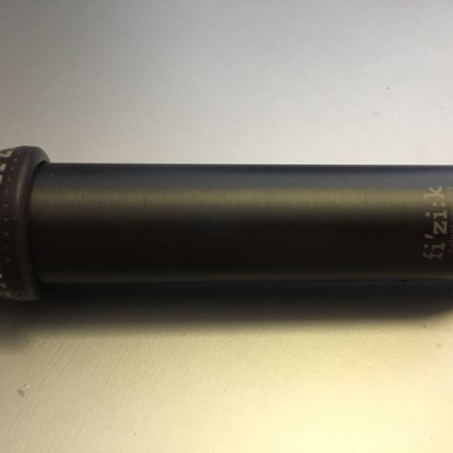 Fizik Cyrano R1 carbon seatpost 30.9mm Sports Equipment