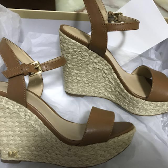 Jill platform wedge top
