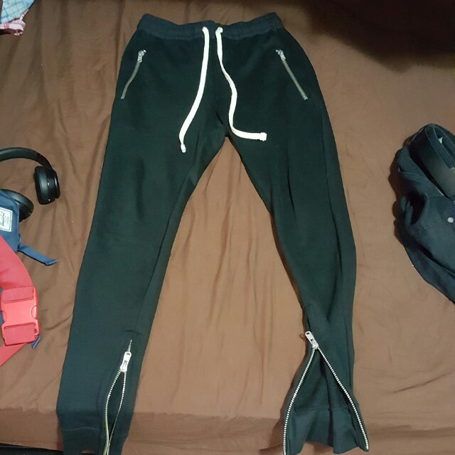 MNML lax sweatpants Men s Fashion Bottoms Trousers on Carousell