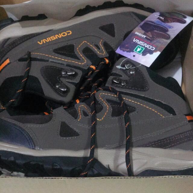 Sepatu Outdoor Hiking Gunung Consina Alpine 44 Olah Raga Perlengkapan Olahraga Lainnya Di Carousell