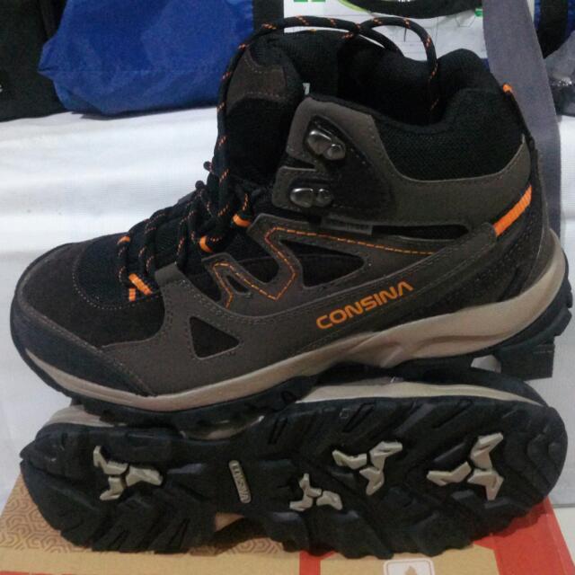 Sepatu Outdoor Hiking Gunung Consina Alpine 44 Olah Raga Perlengkapan Olahraga Lainnya Di Carousell