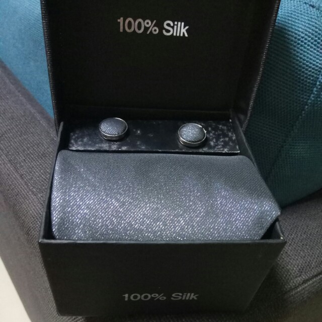 armani tie clip and cufflink set