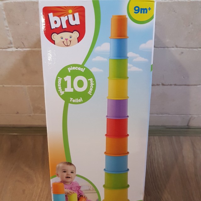 kids stacking cups