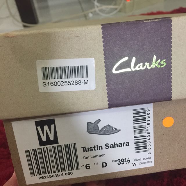 Clarks Tustin Sahara Fesyen Wanita Sepatu di Carousell