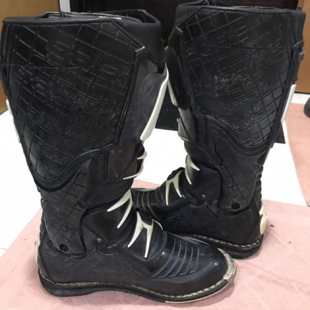 Gaerne react boots hot sale