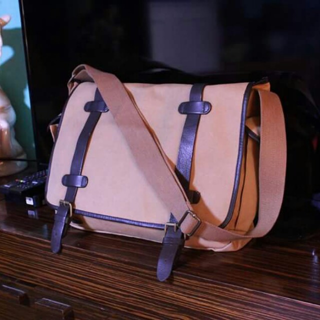 gap canvas messenger bag