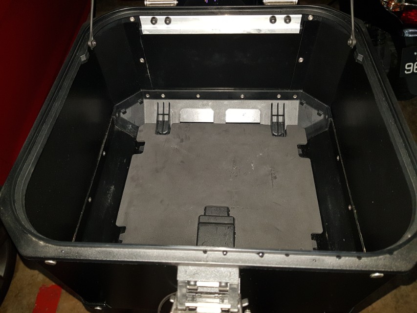 givi trekker outback top box
