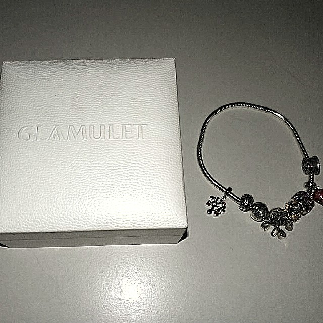 Glamulet charms top
