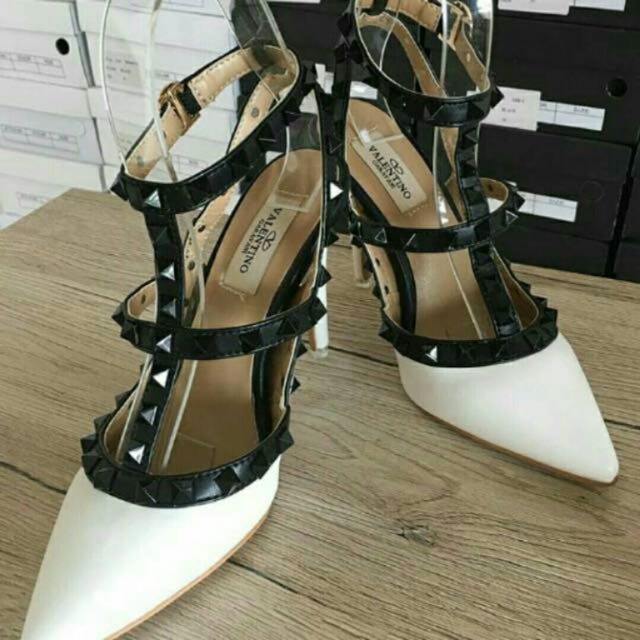 harga heels valentino