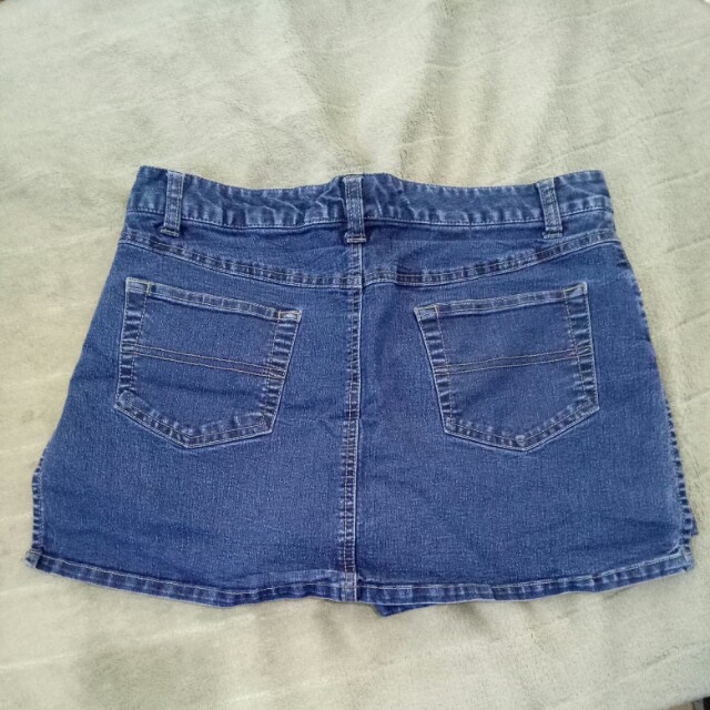 Mini Skirt short, Women's Fashion, Bottoms, Skirts on Carousell