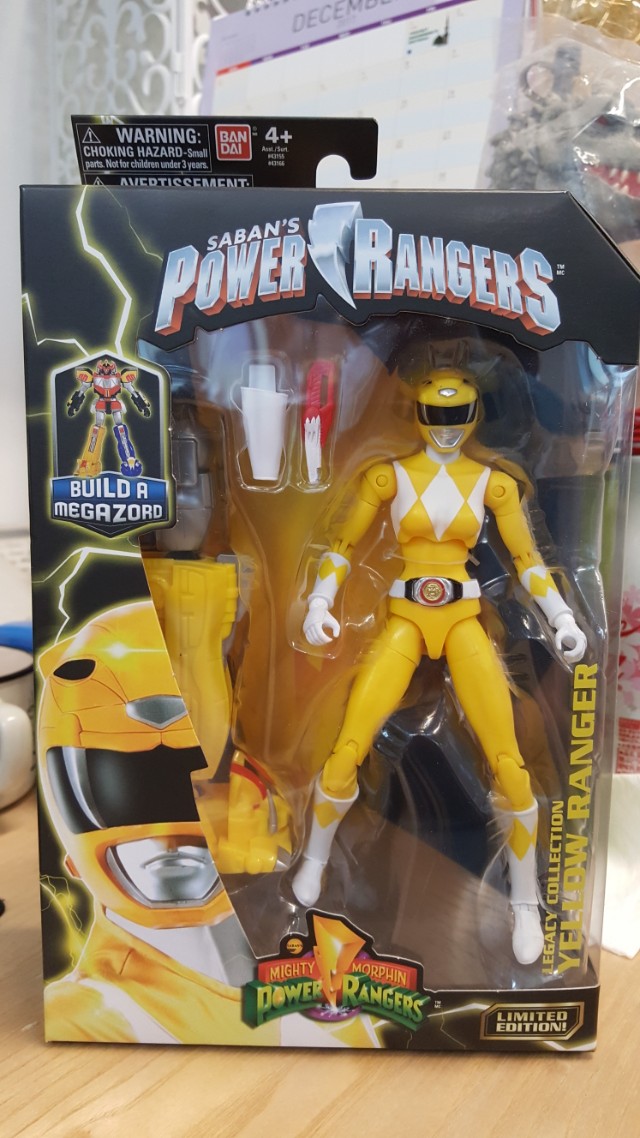 New Sealed Set of 2 Mighty Morphin Power Rangers Legacy White And Yellow Rangers