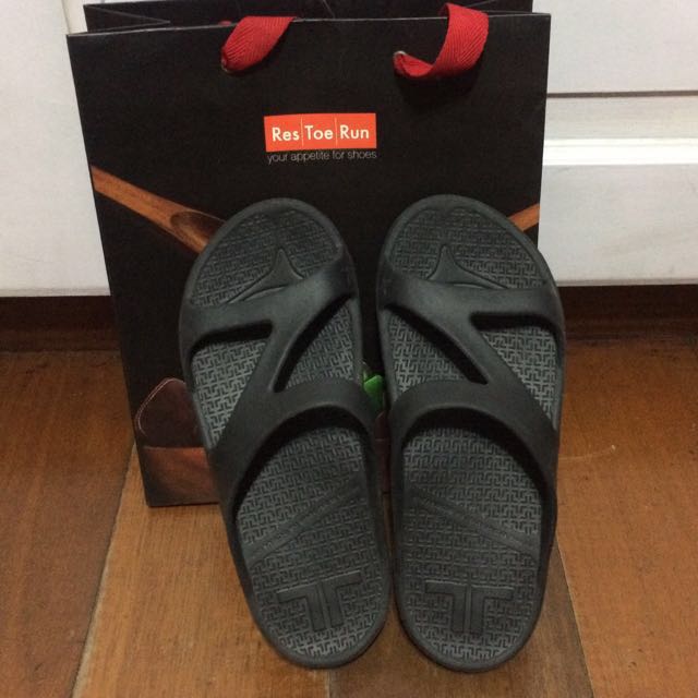 Rest toe run shoes top