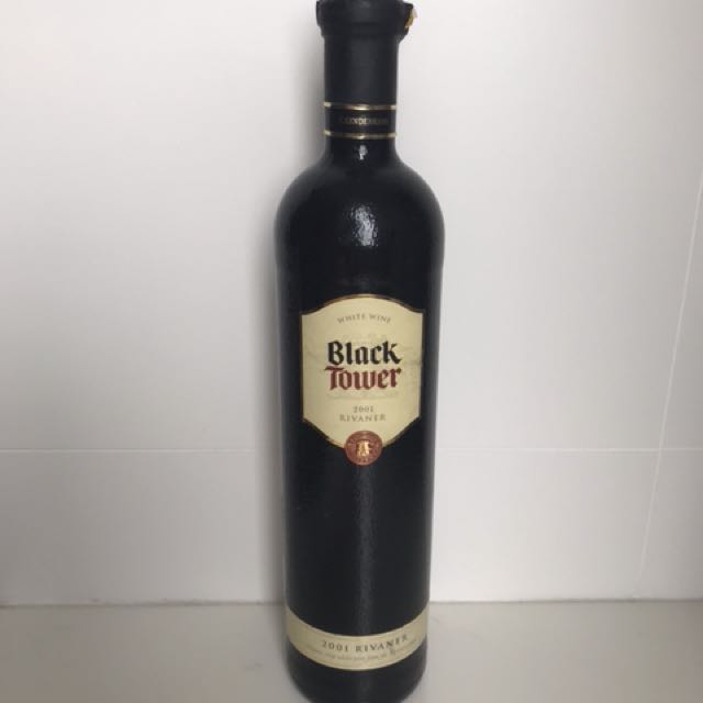 Black Tower 01 Rivaner White Wine Everything Else On Carousell
