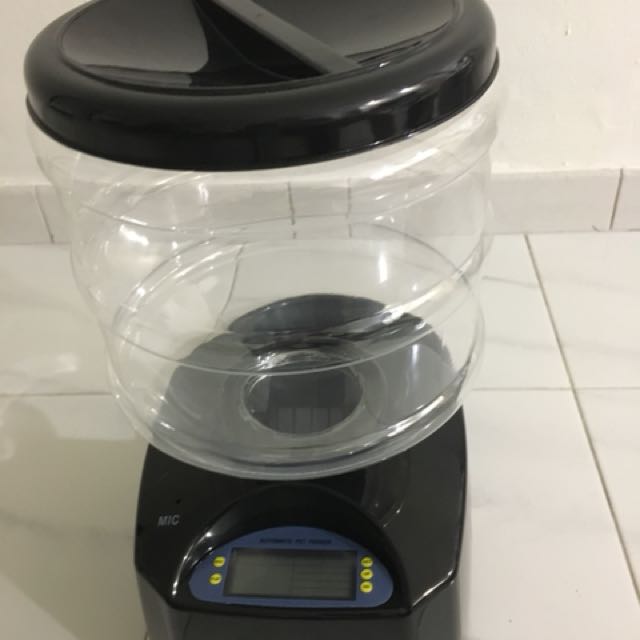 Electronic food dispenser for peta, TV & Home Appliances, Kitchen