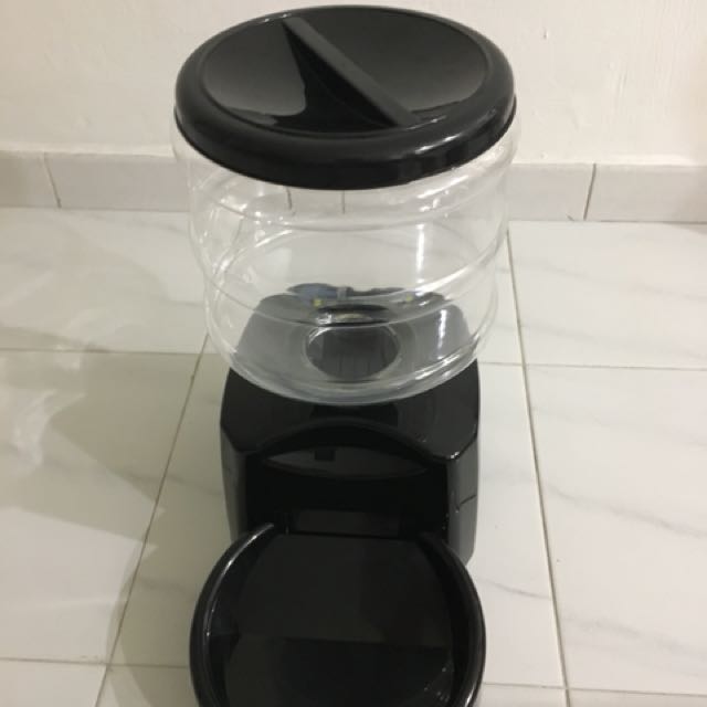 Electronic food dispenser for peta, TV & Home Appliances, Kitchen