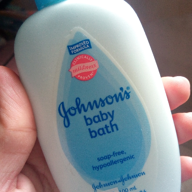 Johnson S Baby Bath Babies Kids Bathing Changing Baby Toiletries Grooming On Carousell