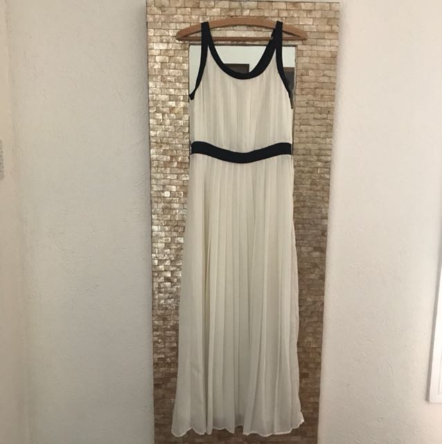 Maldita long dress (Category: Dresses) located in Quezon City. Submitted by msmetric (Listing ID 146741622, Image 1). Description: .