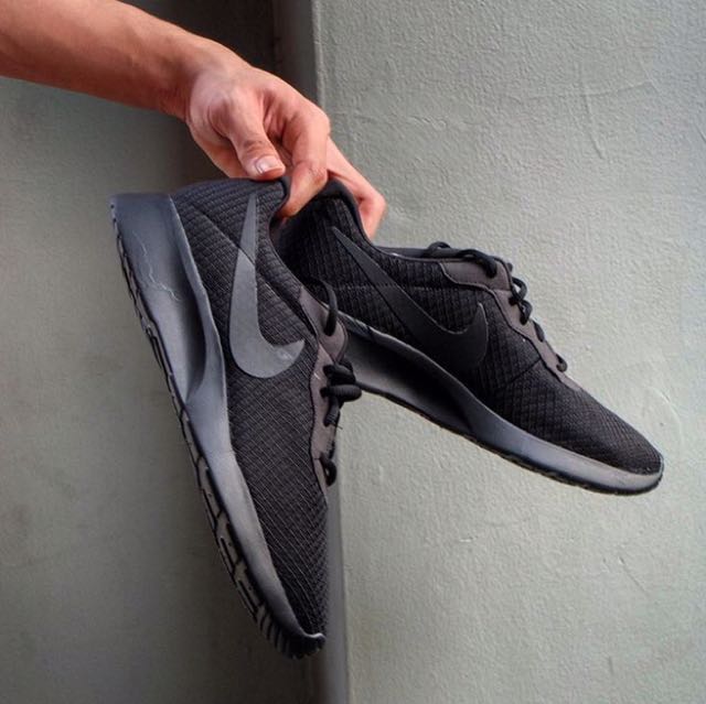 nike tanjun black original