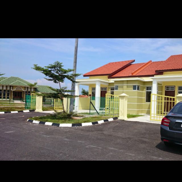 Rumah Teres Setingkat Taman Wadi Iman Kok Lanas